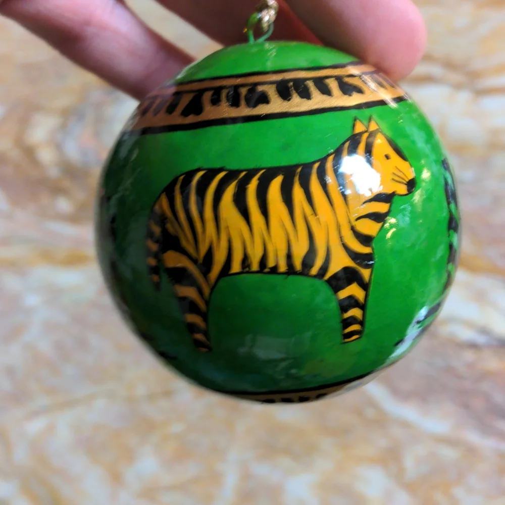 Lion/tiger ornament